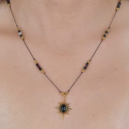 Ręcznie robiony naszyjnik Czarne Słońce – energia transformacji