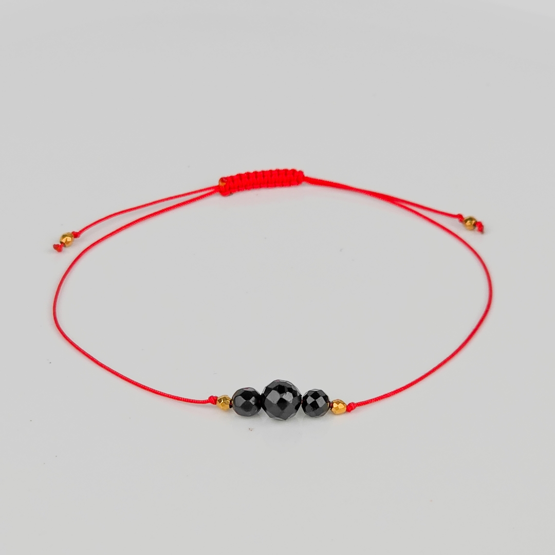 Bransoletka Cicha Ochrona – turmalin na czerwonym sznurku