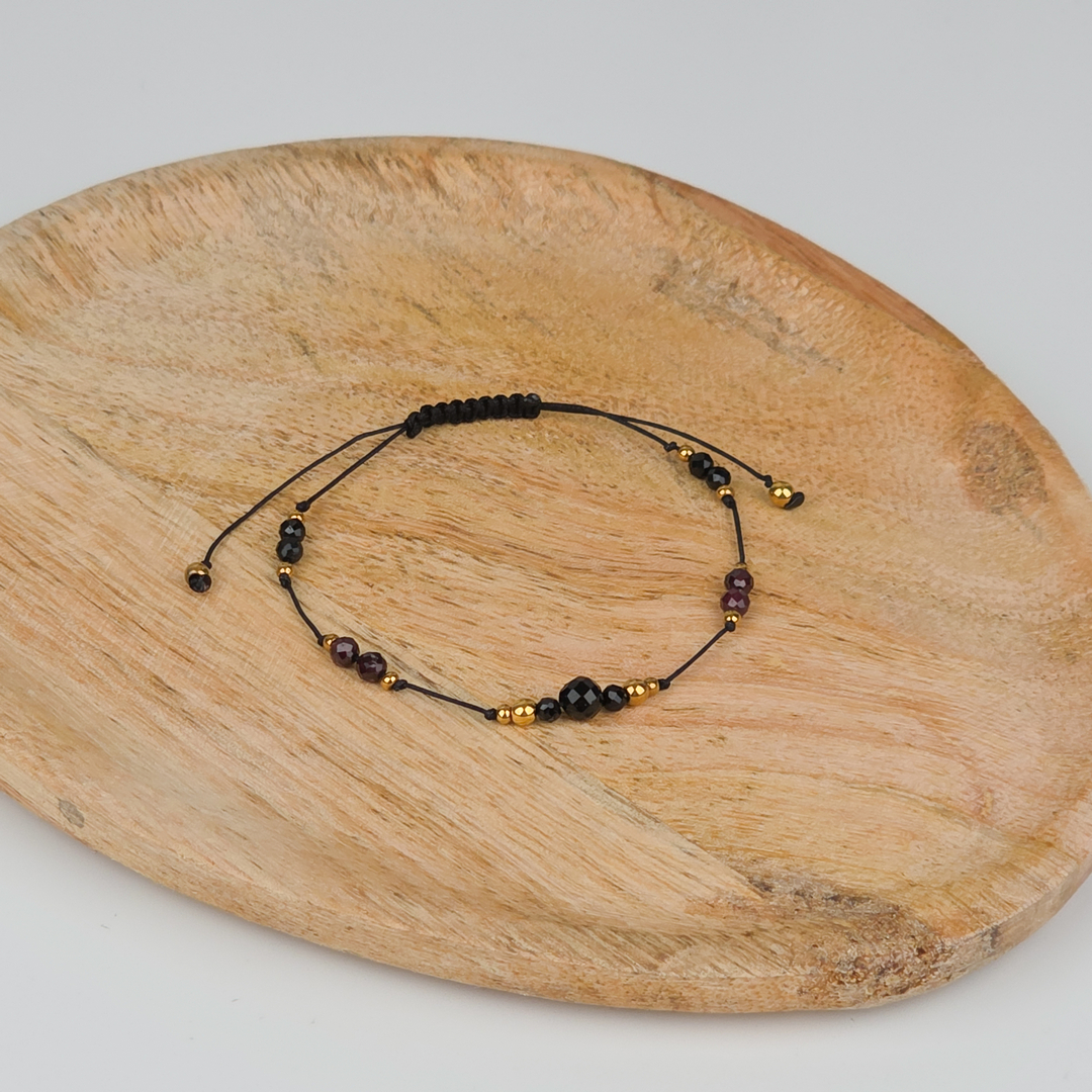 Bransoletka z turmalinu i granatu na regulowanym sznurku