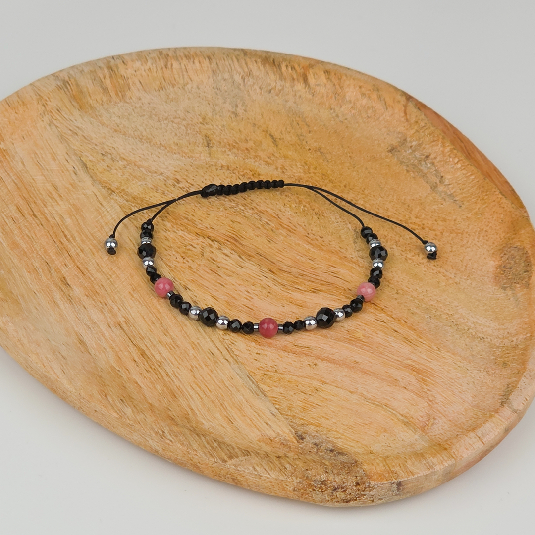 Bransoletka z rodonitu i turmalinu na sznurku – srebrny hematyt