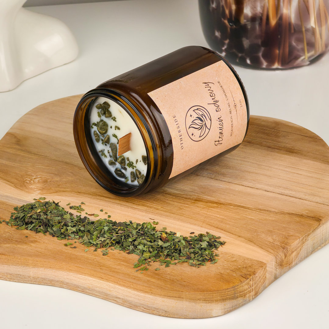 Naturalna świeca sojowa Płomień Odnowy – detal dodatków