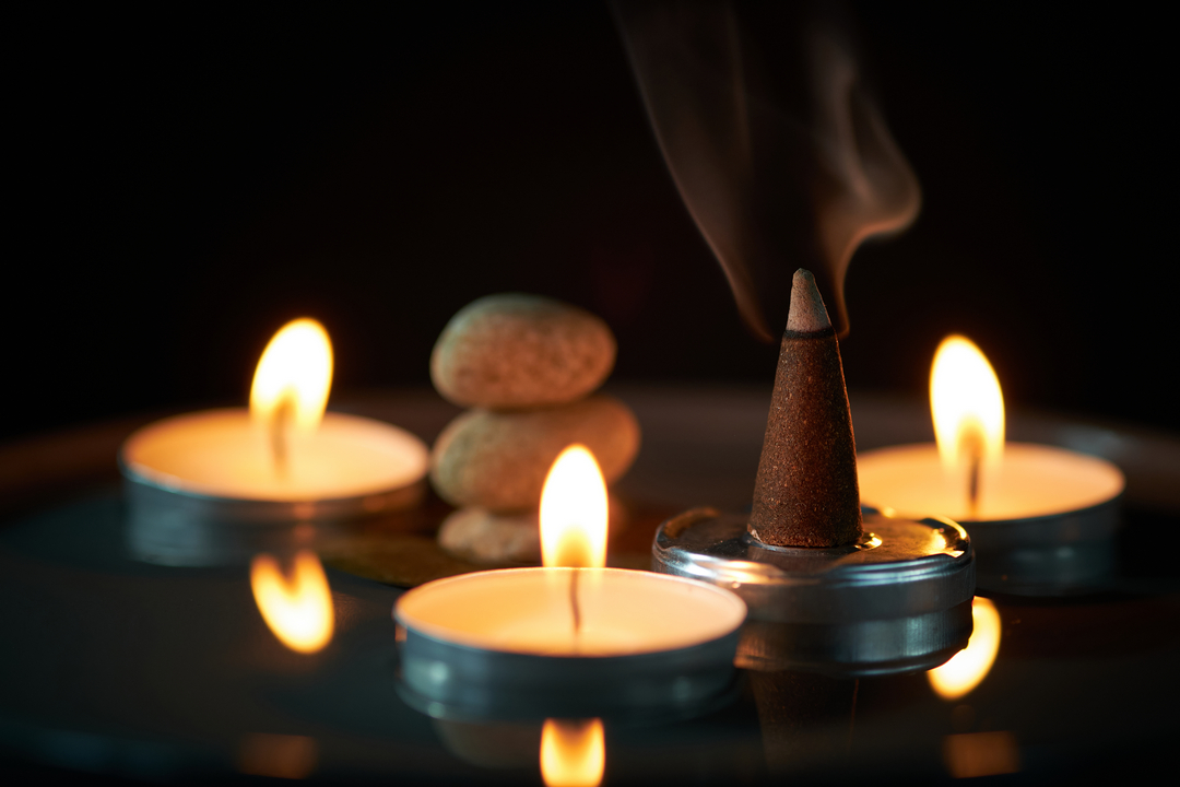 Satya Sandałowiec – metalowa podstawka w zestawie