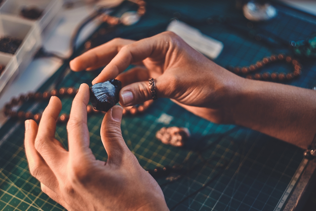 Bransoletka ochronna z turmalinem – detal kamienia